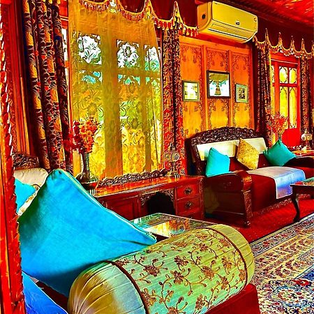 Crown Of India Group Of Houseboats Hotel Srīnagar Eksteriør billede