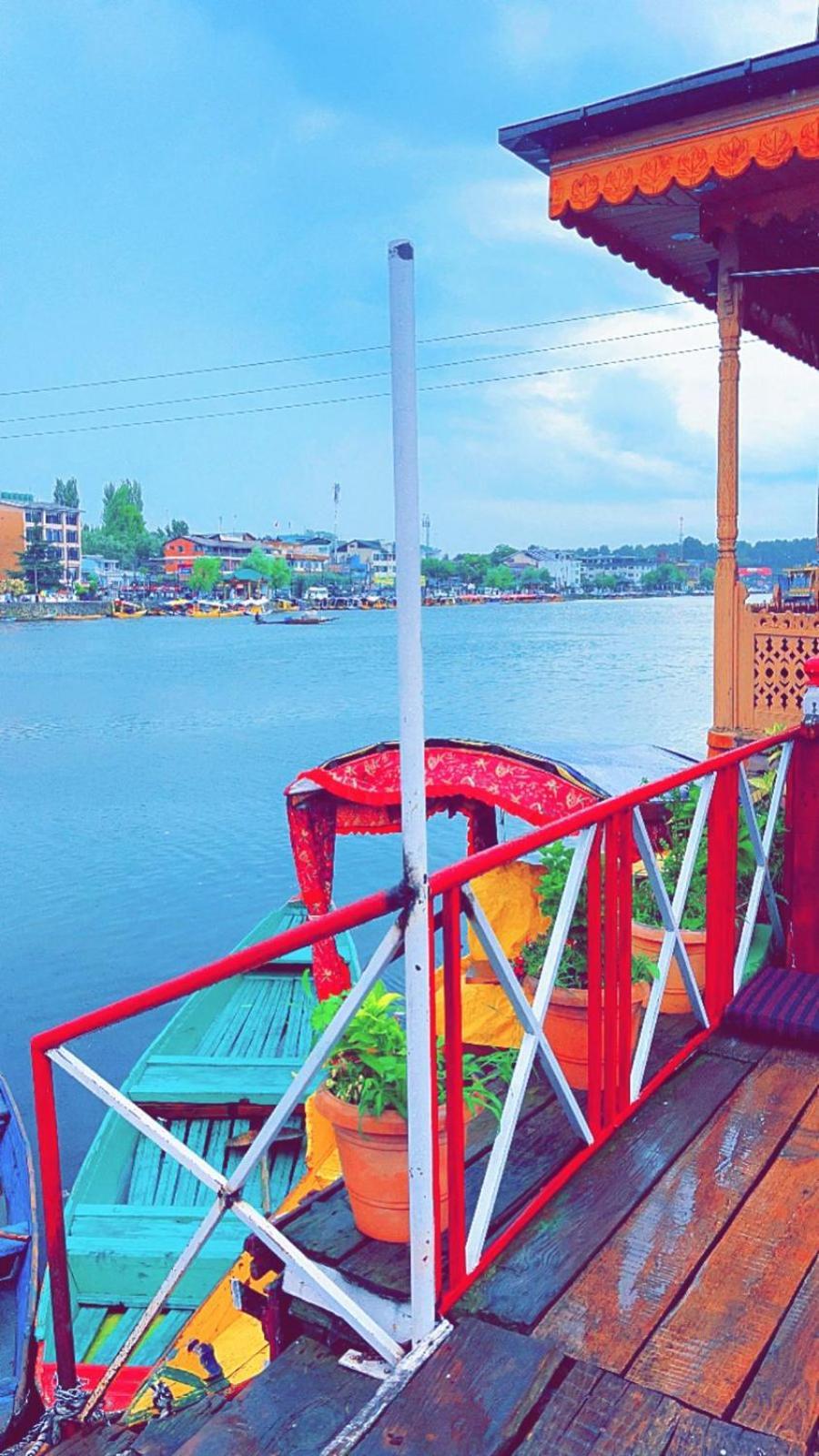 Crown Of India Group Of Houseboats Hotel Srīnagar Eksteriør billede