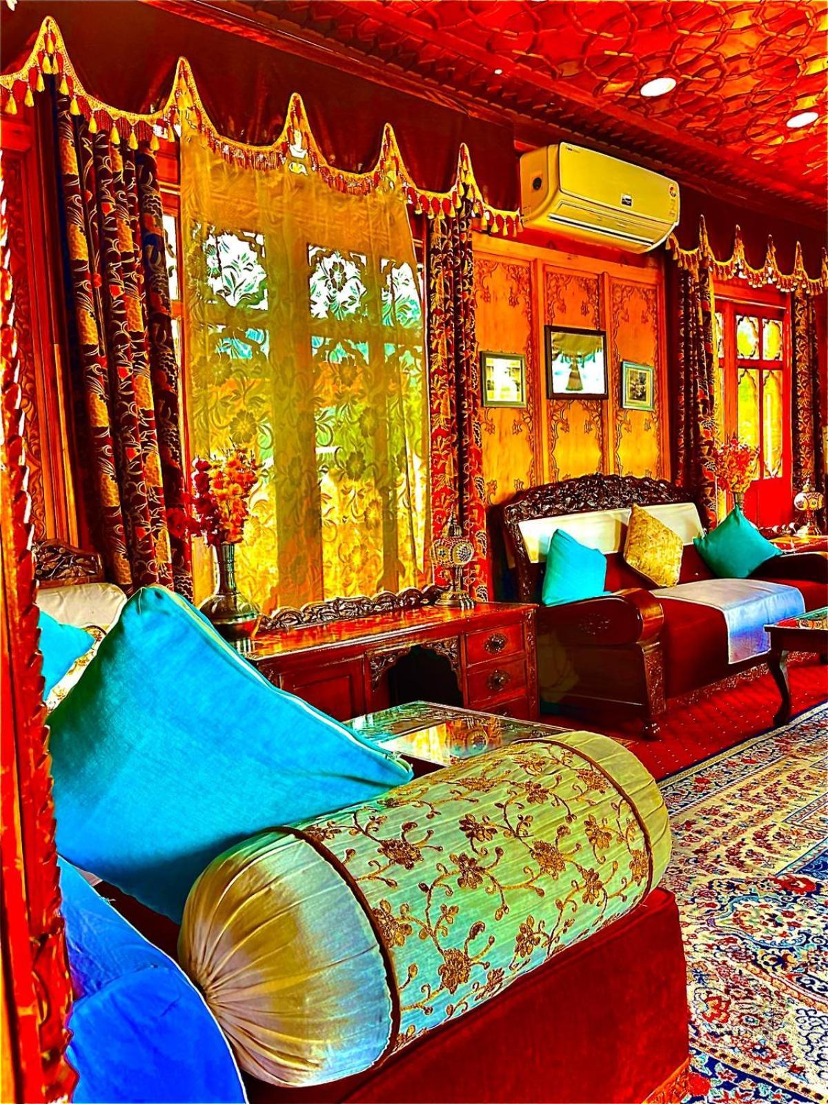Crown Of India Group Of Houseboats Hotel Srīnagar Eksteriør billede