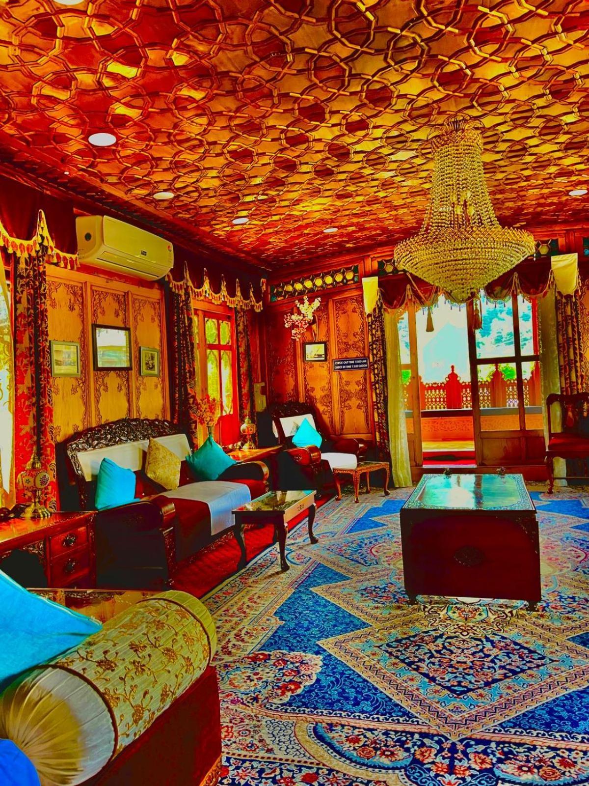 Crown Of India Group Of Houseboats Hotel Srīnagar Eksteriør billede