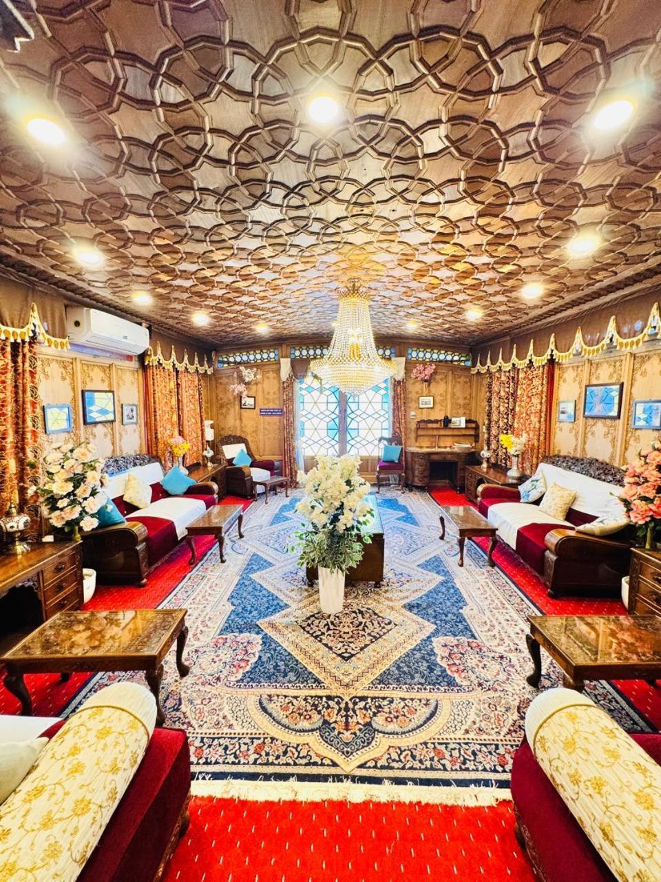 Crown Of India Group Of Houseboats Hotel Srīnagar Eksteriør billede
