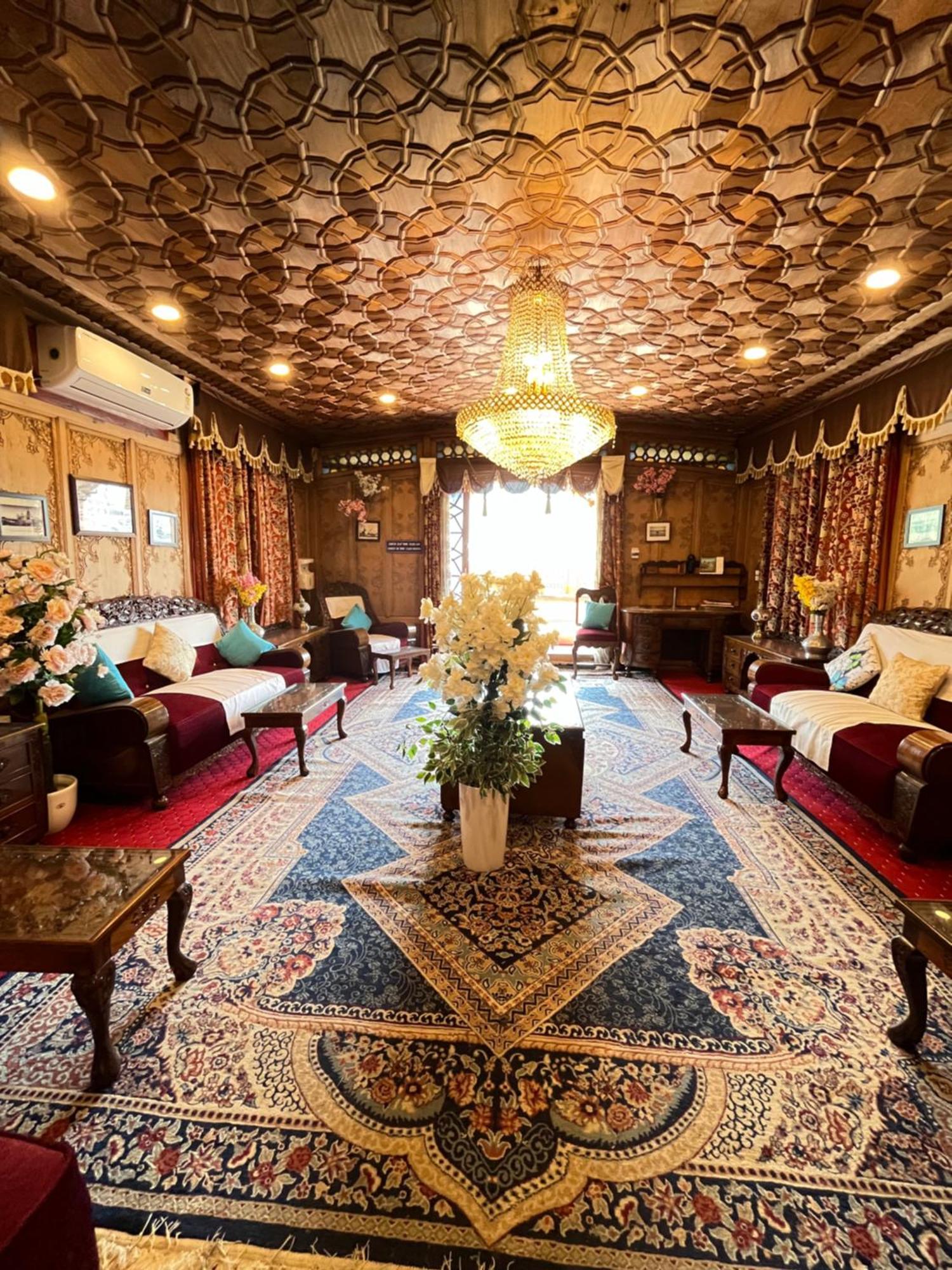 Crown Of India Group Of Houseboats Hotel Srīnagar Eksteriør billede
