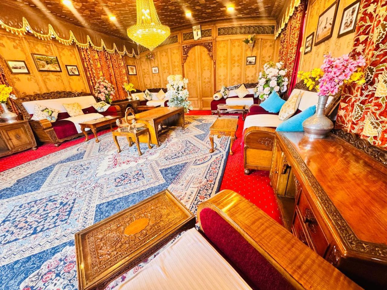 Crown Of India Group Of Houseboats Hotel Srīnagar Eksteriør billede